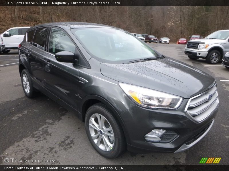Magnetic / Chromite Gray/Charcoal Black 2019 Ford Escape SE 4WD