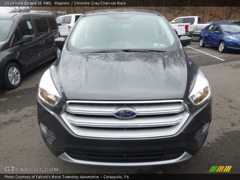 Magnetic / Chromite Gray/Charcoal Black 2019 Ford Escape SE 4WD