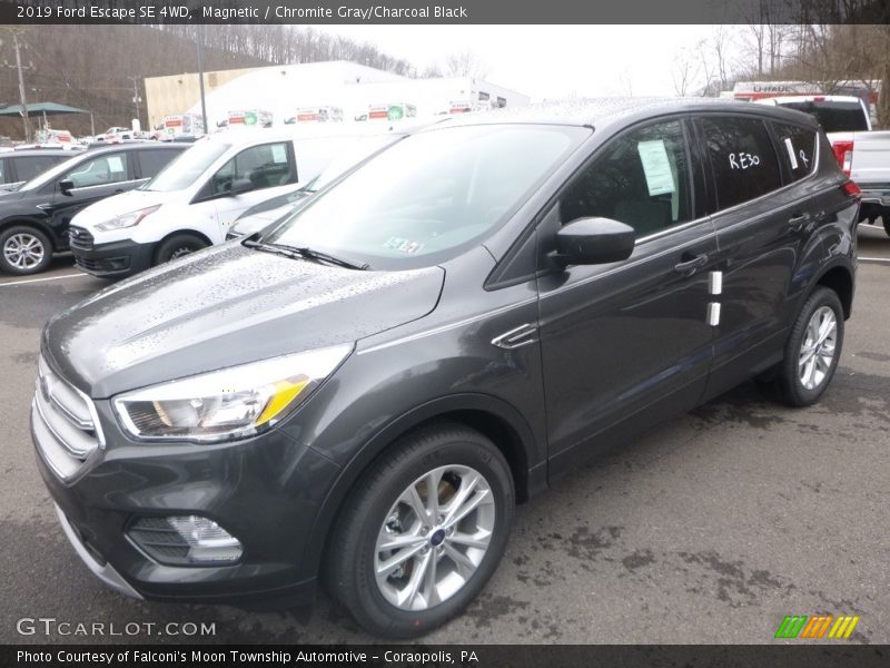 Magnetic / Chromite Gray/Charcoal Black 2019 Ford Escape SE 4WD