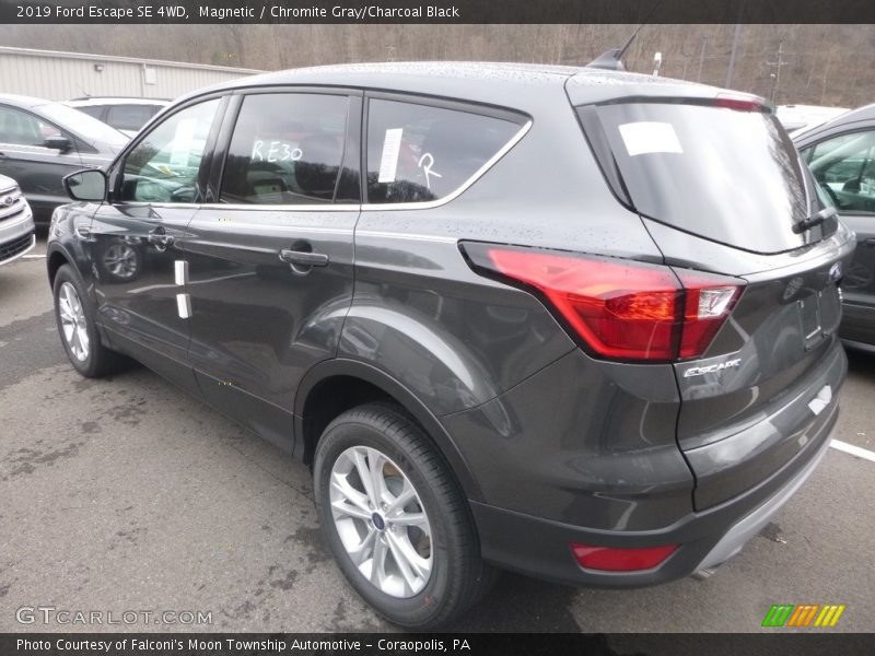 Magnetic / Chromite Gray/Charcoal Black 2019 Ford Escape SE 4WD