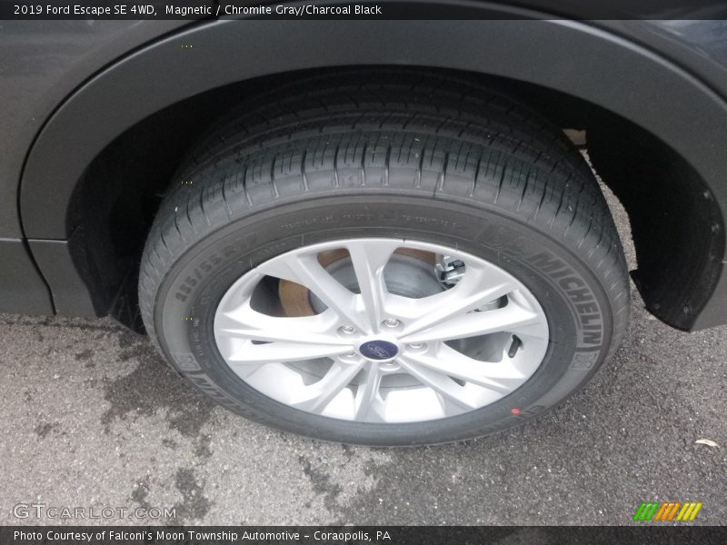 Magnetic / Chromite Gray/Charcoal Black 2019 Ford Escape SE 4WD