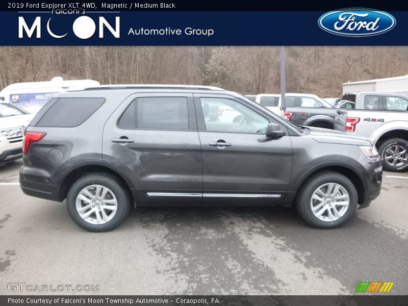 Magnetic / Medium Black 2019 Ford Explorer XLT 4WD