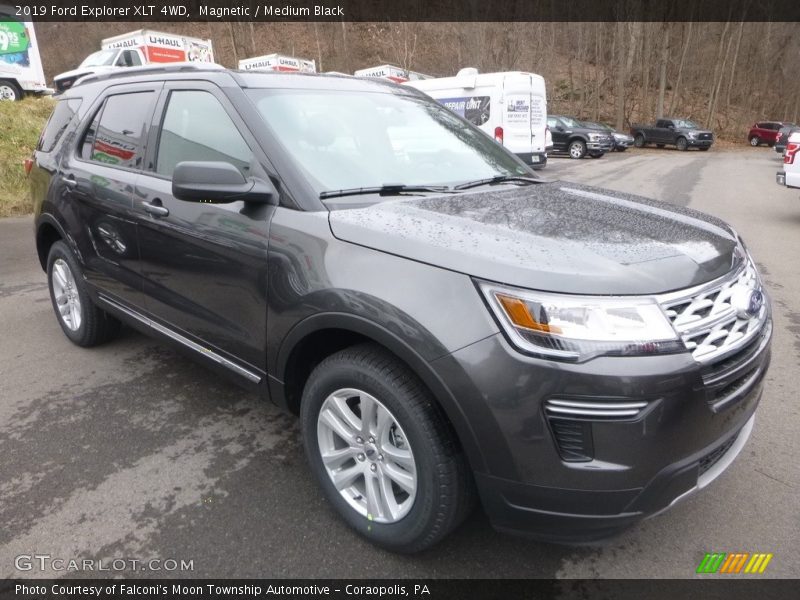 Magnetic / Medium Black 2019 Ford Explorer XLT 4WD