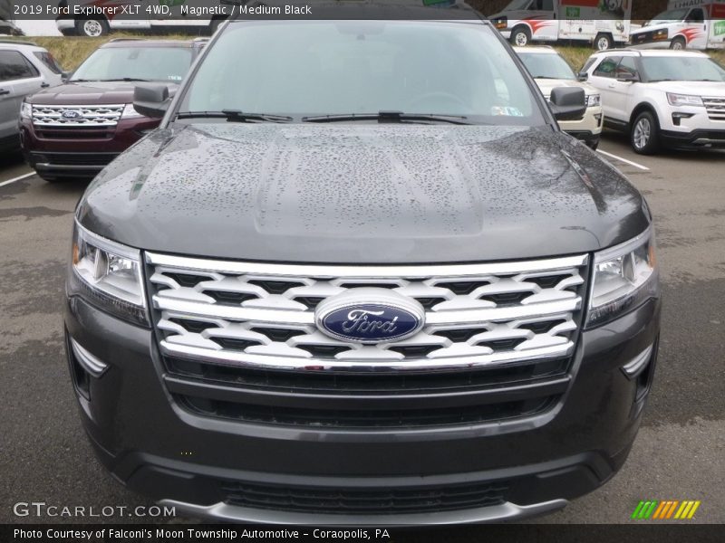 Magnetic / Medium Black 2019 Ford Explorer XLT 4WD