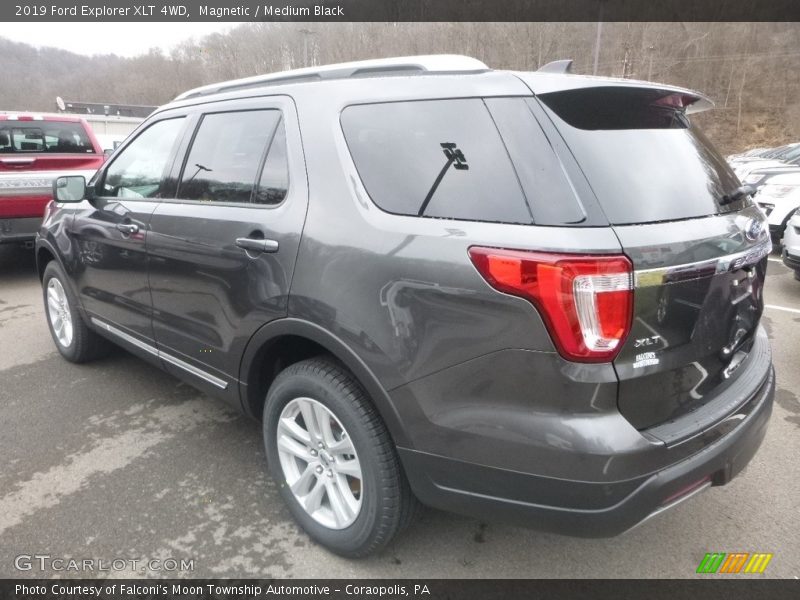 Magnetic / Medium Black 2019 Ford Explorer XLT 4WD