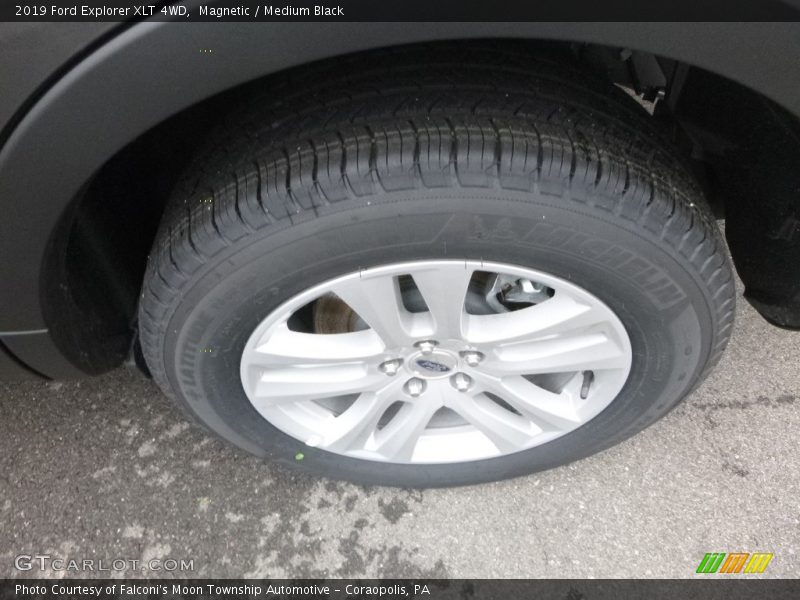 Magnetic / Medium Black 2019 Ford Explorer XLT 4WD