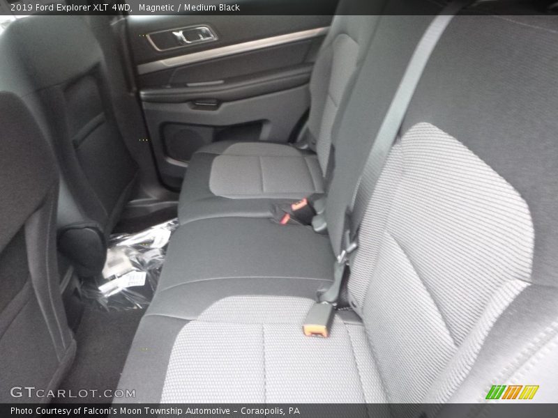 Magnetic / Medium Black 2019 Ford Explorer XLT 4WD