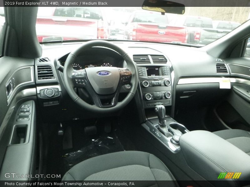Magnetic / Medium Black 2019 Ford Explorer XLT 4WD