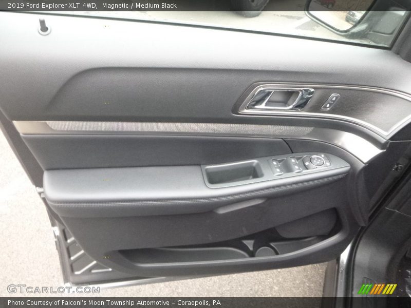 Magnetic / Medium Black 2019 Ford Explorer XLT 4WD