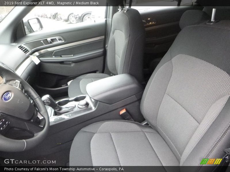 Magnetic / Medium Black 2019 Ford Explorer XLT 4WD