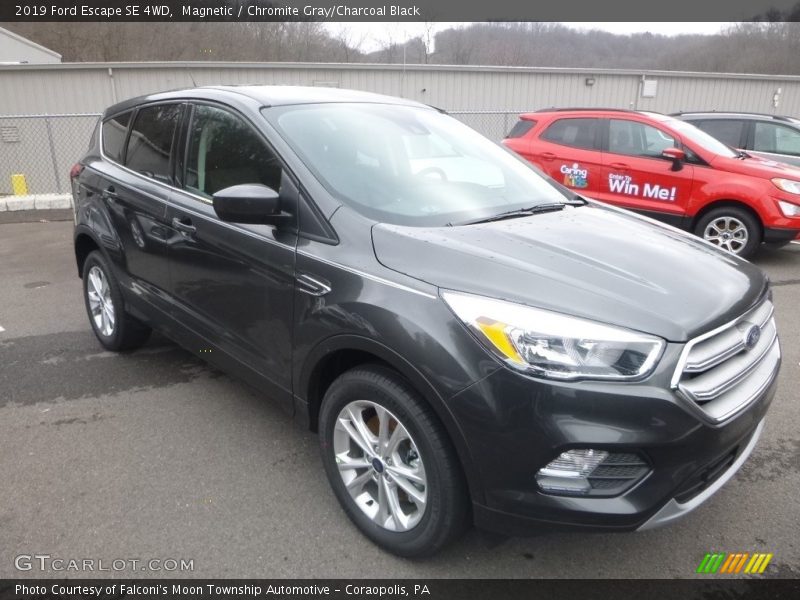 Magnetic / Chromite Gray/Charcoal Black 2019 Ford Escape SE 4WD