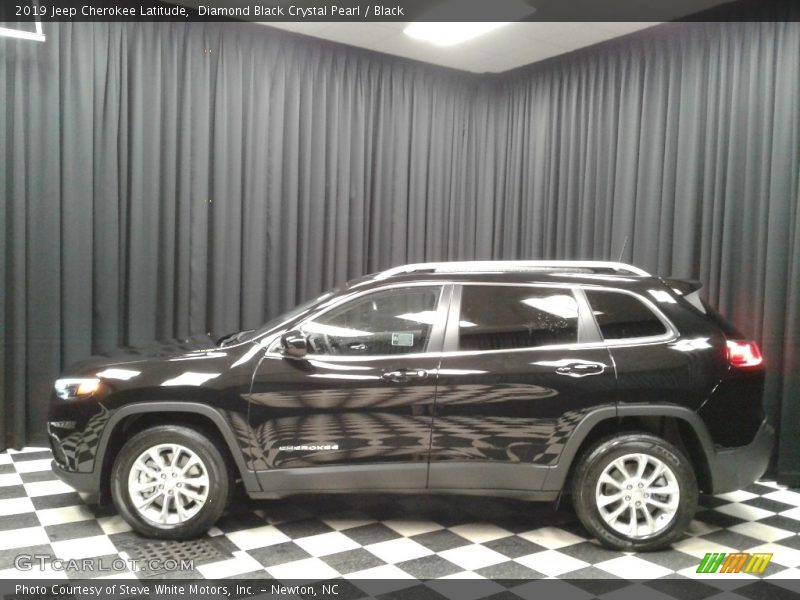 Diamond Black Crystal Pearl / Black 2019 Jeep Cherokee Latitude