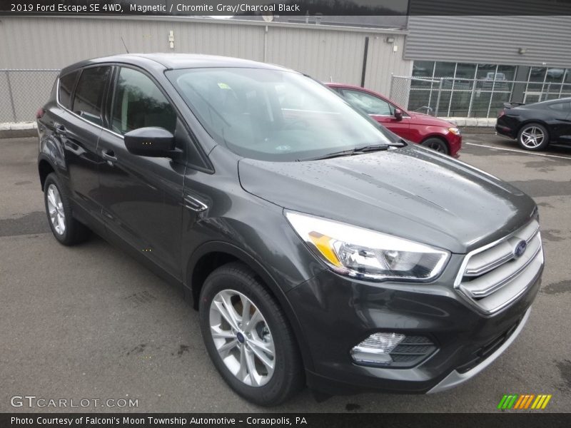 Magnetic / Chromite Gray/Charcoal Black 2019 Ford Escape SE 4WD
