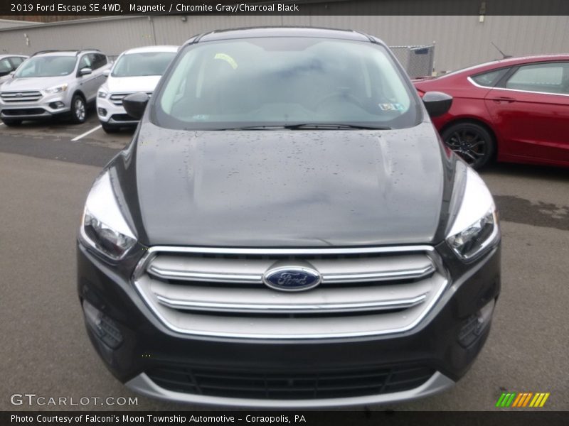 Magnetic / Chromite Gray/Charcoal Black 2019 Ford Escape SE 4WD