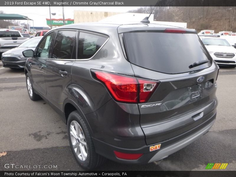 Magnetic / Chromite Gray/Charcoal Black 2019 Ford Escape SE 4WD