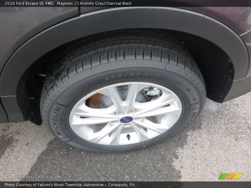 Magnetic / Chromite Gray/Charcoal Black 2019 Ford Escape SE 4WD