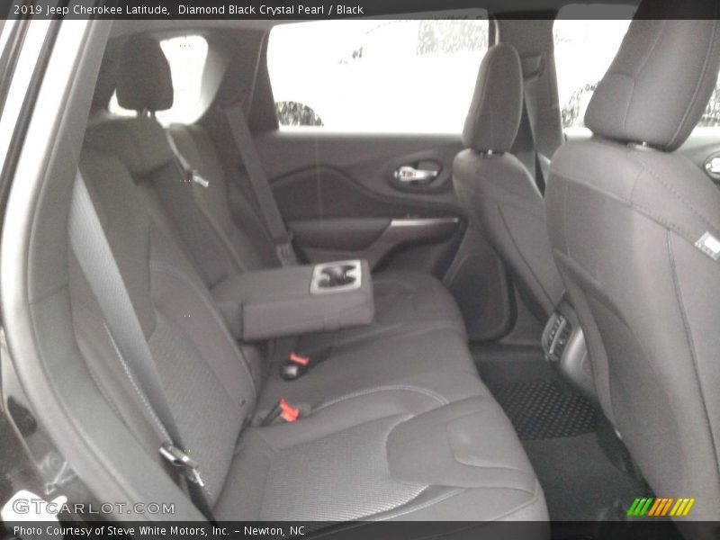 Diamond Black Crystal Pearl / Black 2019 Jeep Cherokee Latitude