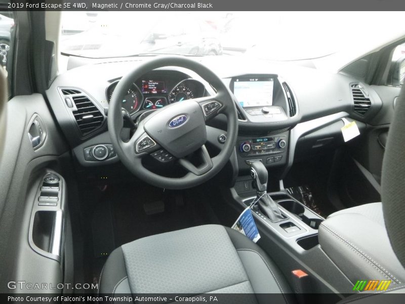 Magnetic / Chromite Gray/Charcoal Black 2019 Ford Escape SE 4WD