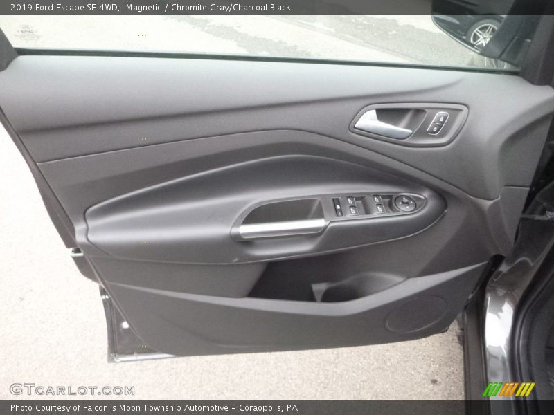 Magnetic / Chromite Gray/Charcoal Black 2019 Ford Escape SE 4WD
