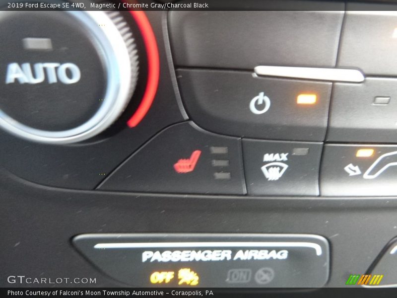 Magnetic / Chromite Gray/Charcoal Black 2019 Ford Escape SE 4WD