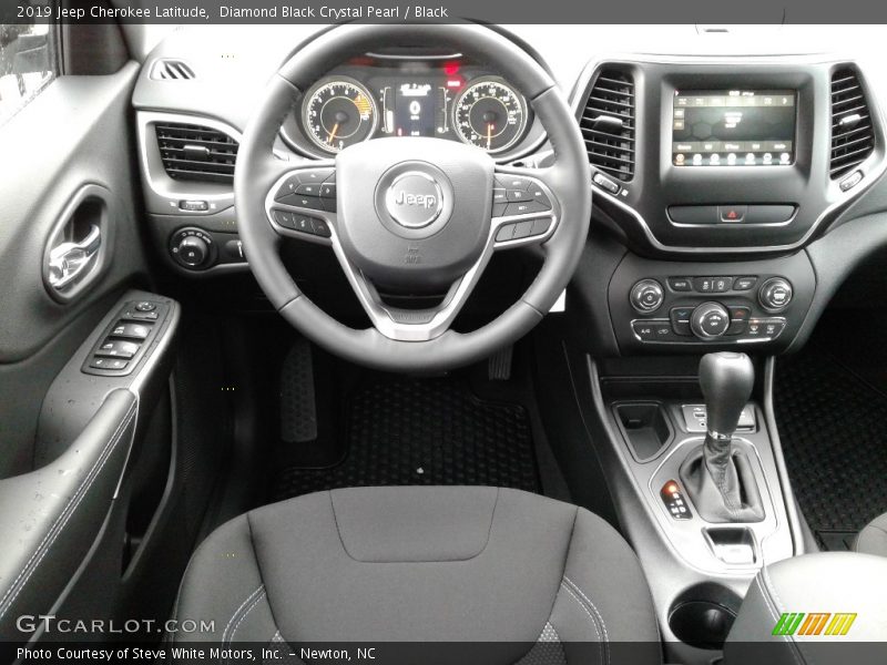 Diamond Black Crystal Pearl / Black 2019 Jeep Cherokee Latitude