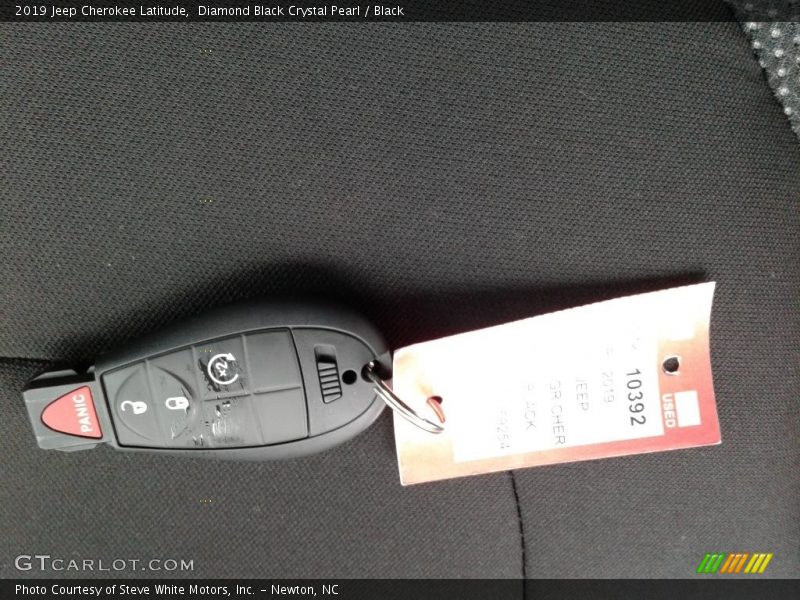 Diamond Black Crystal Pearl / Black 2019 Jeep Cherokee Latitude