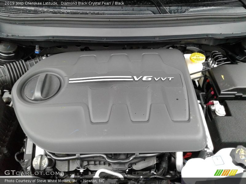 Diamond Black Crystal Pearl / Black 2019 Jeep Cherokee Latitude