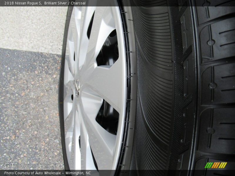 Brilliant Silver / Charcoal 2018 Nissan Rogue S