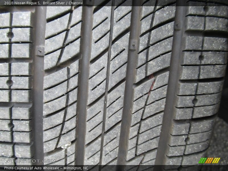 Brilliant Silver / Charcoal 2018 Nissan Rogue S