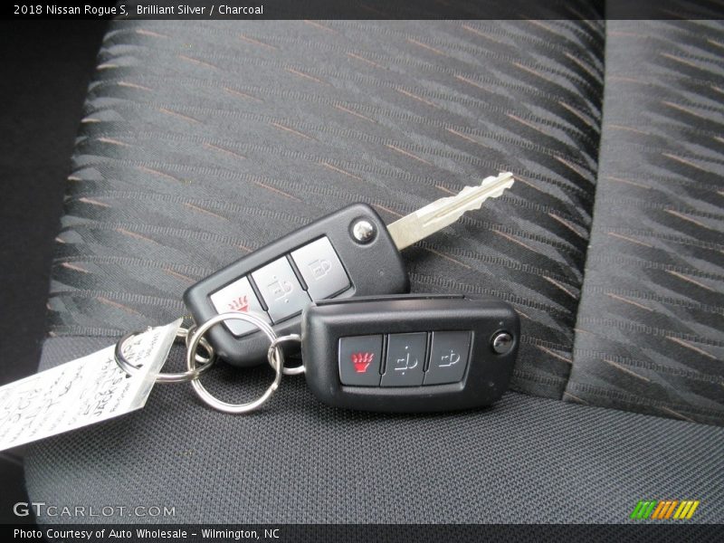 Brilliant Silver / Charcoal 2018 Nissan Rogue S