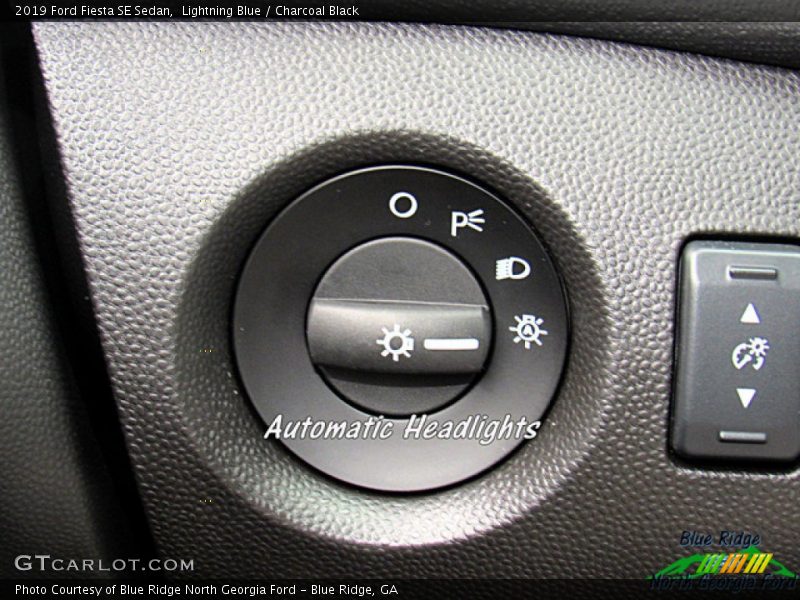 Lightning Blue / Charcoal Black 2019 Ford Fiesta SE Sedan