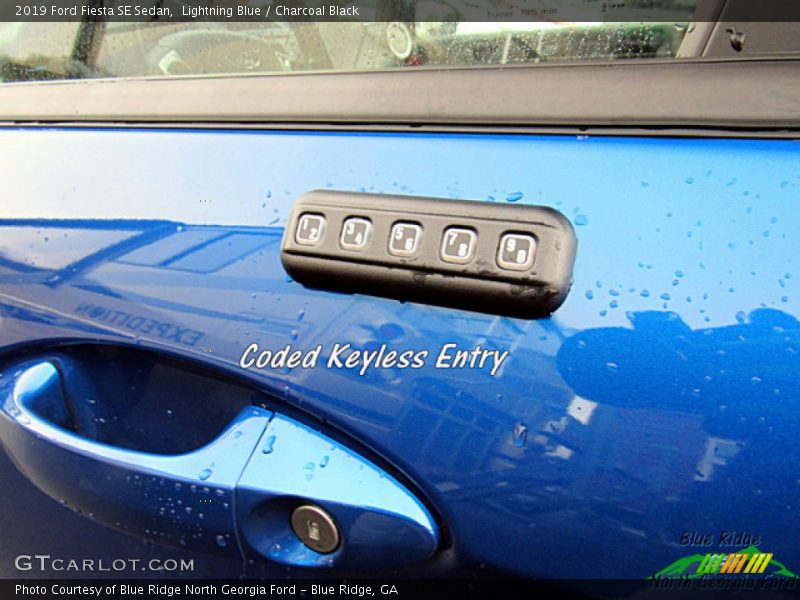 Lightning Blue / Charcoal Black 2019 Ford Fiesta SE Sedan