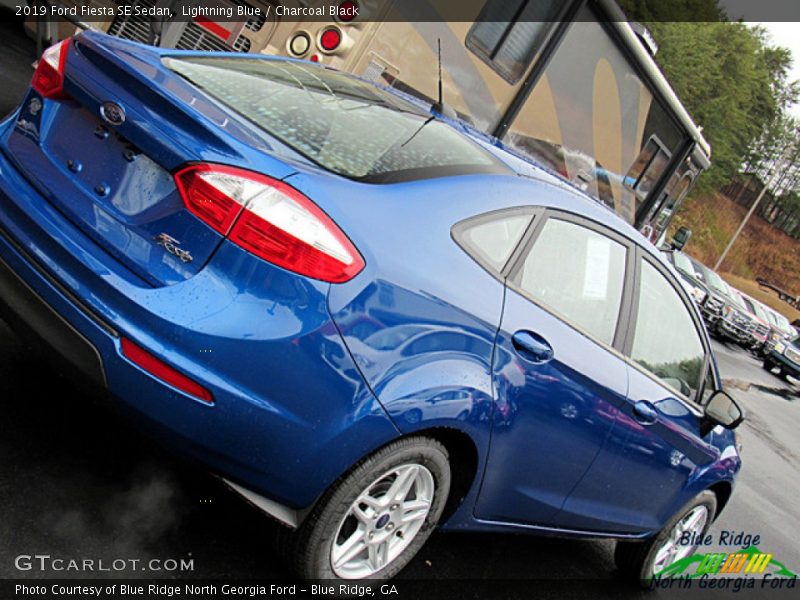 Lightning Blue / Charcoal Black 2019 Ford Fiesta SE Sedan