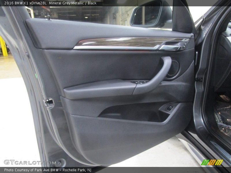 Mineral Grey Metallic / Black 2016 BMW X1 xDrive28i