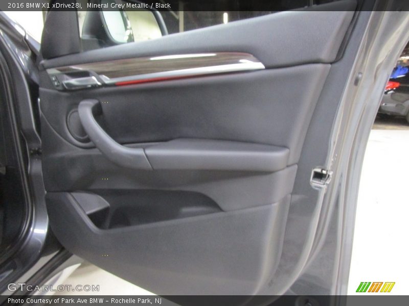 Mineral Grey Metallic / Black 2016 BMW X1 xDrive28i