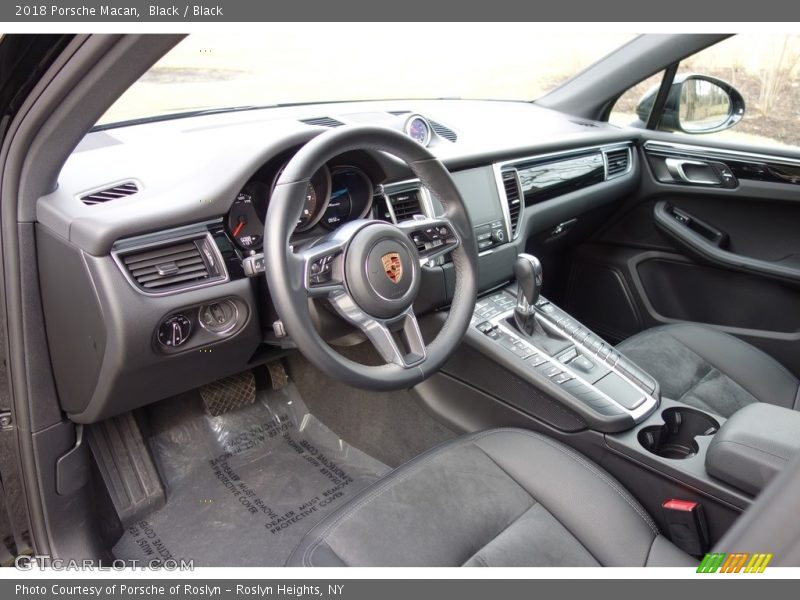 Black / Black 2018 Porsche Macan