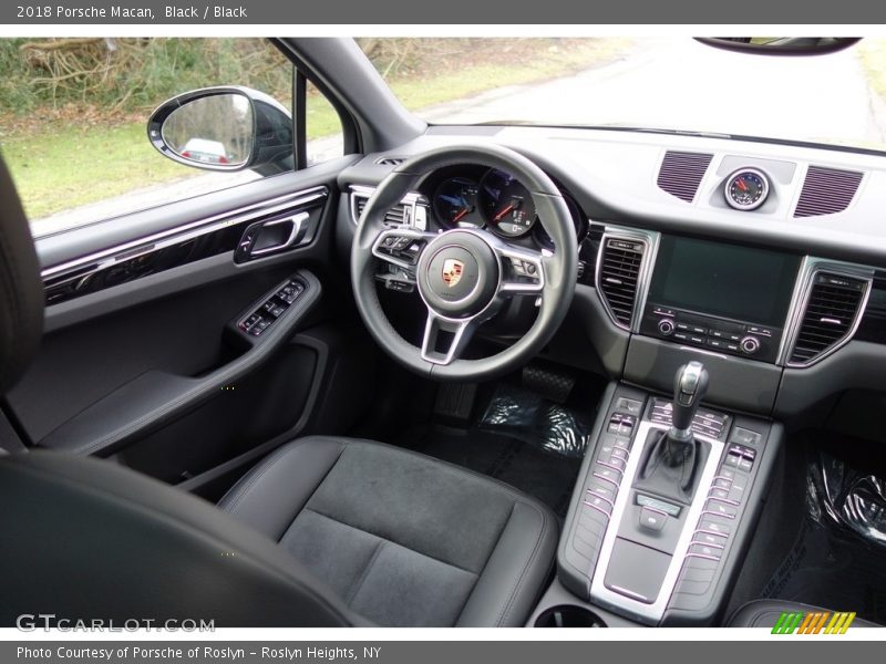 Black / Black 2018 Porsche Macan