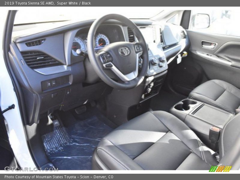 Super White / Black 2019 Toyota Sienna SE AWD