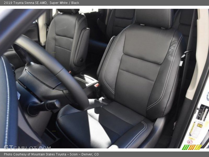 Super White / Black 2019 Toyota Sienna SE AWD