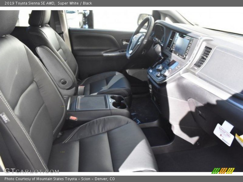 Super White / Black 2019 Toyota Sienna SE AWD