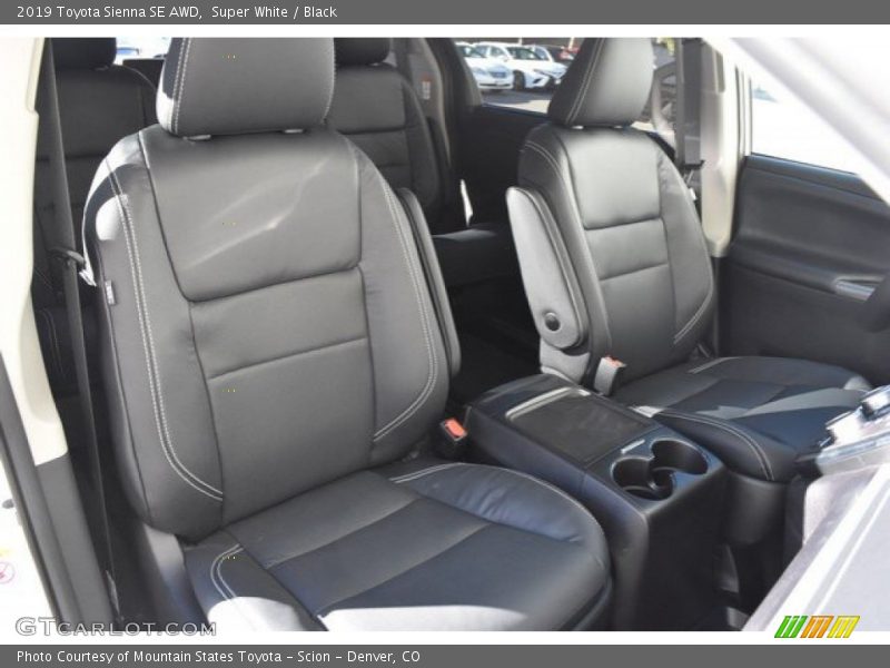 Super White / Black 2019 Toyota Sienna SE AWD
