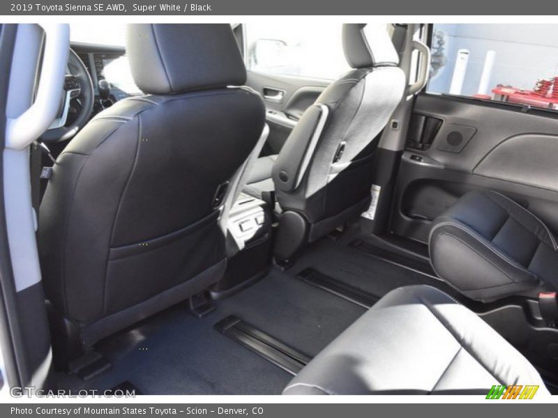 Super White / Black 2019 Toyota Sienna SE AWD