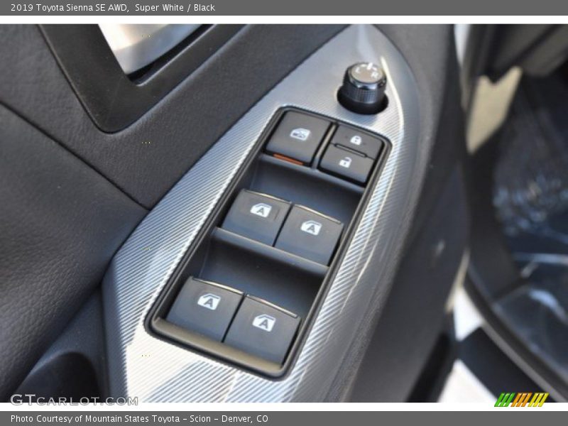 Super White / Black 2019 Toyota Sienna SE AWD