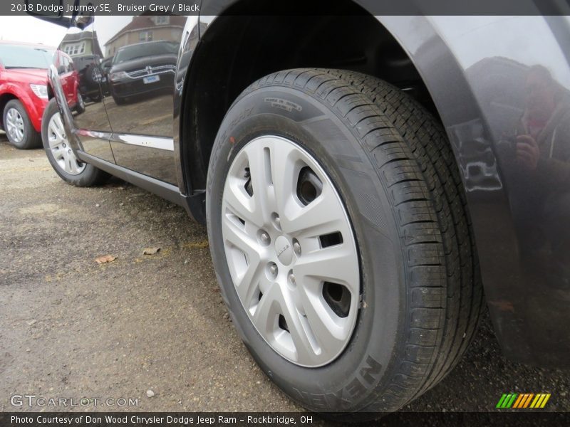 Bruiser Grey / Black 2018 Dodge Journey SE