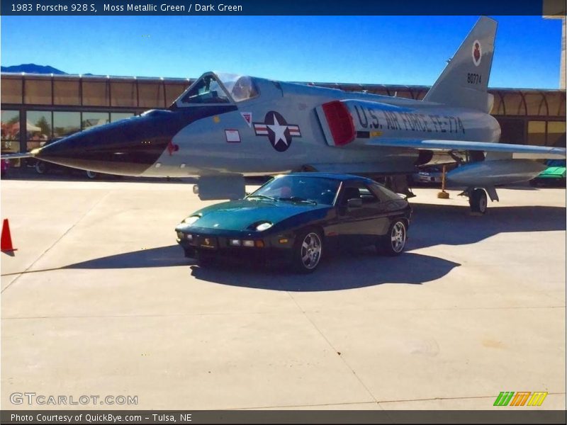 Moss Metallic Green / Dark Green 1983 Porsche 928 S