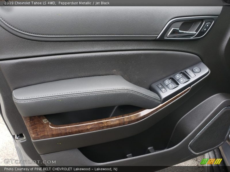 Pepperdust Metallic / Jet Black 2019 Chevrolet Tahoe LS 4WD