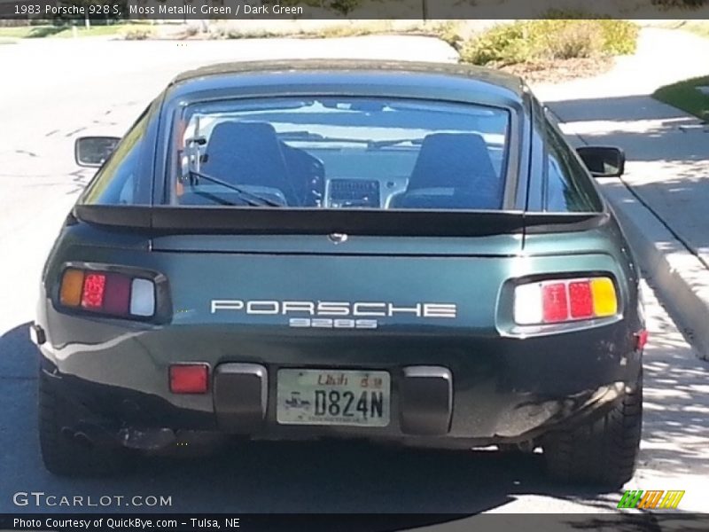 Moss Metallic Green / Dark Green 1983 Porsche 928 S
