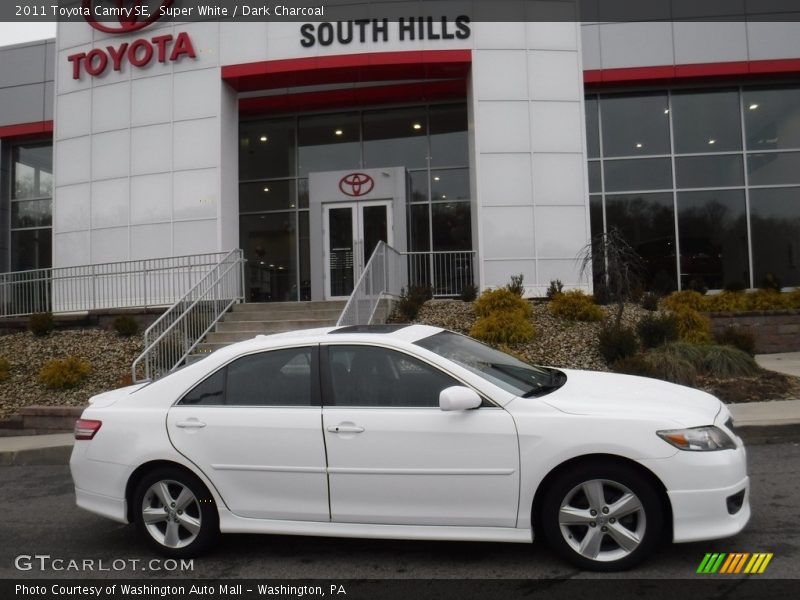 Super White / Dark Charcoal 2011 Toyota Camry SE