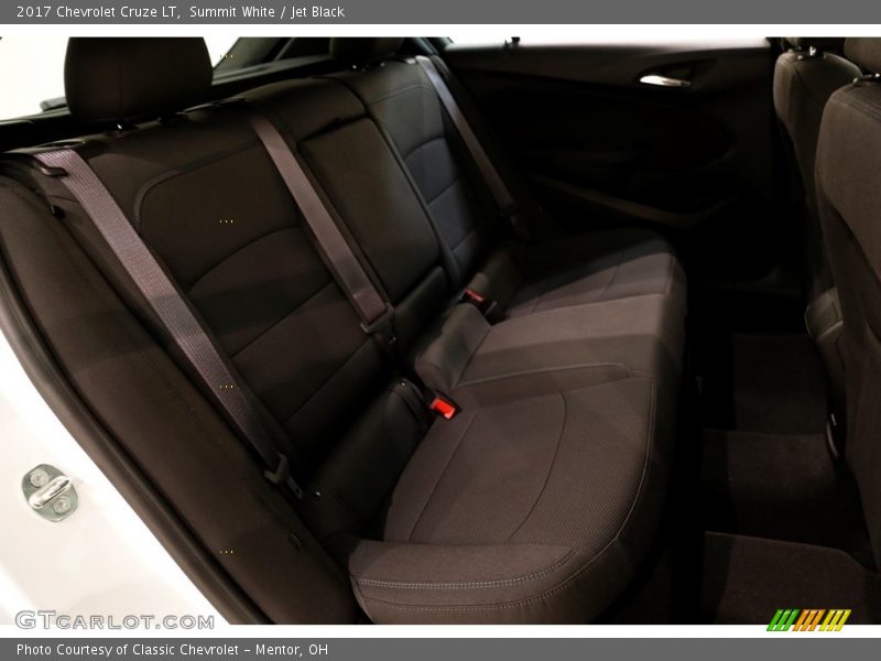 Summit White / Jet Black 2017 Chevrolet Cruze LT