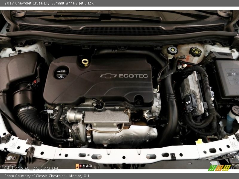 Summit White / Jet Black 2017 Chevrolet Cruze LT